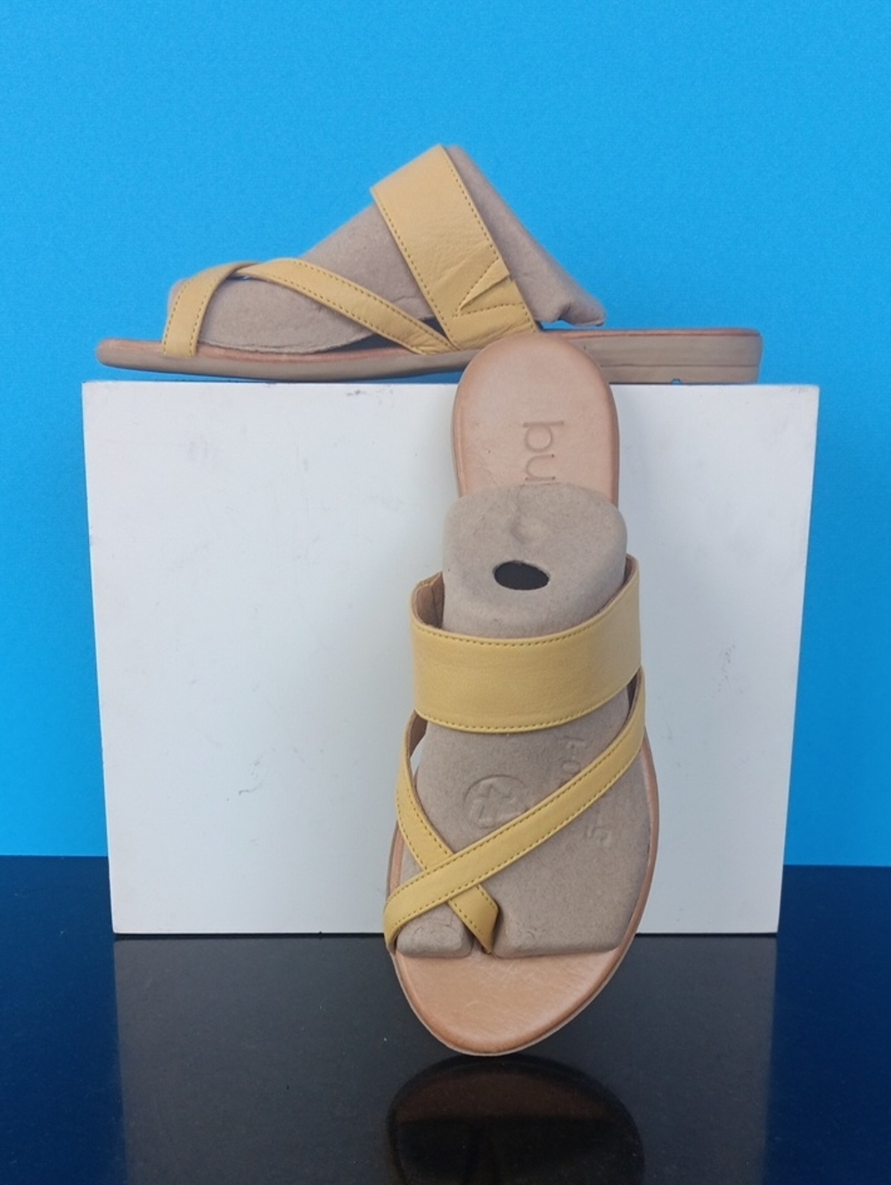 Bueno Women's Mustard Yellow Crisscross Slide Sandals Size 6